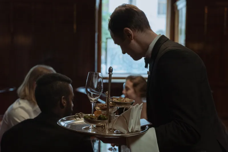 Generosity as a Standard: The Thoughtful Gestures That Turn Jay's Guests Into Lifelong Patrons