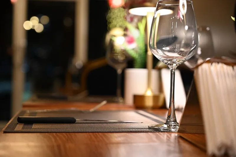 What the Quiet Teaches: The Role of Intentional Stillness in the Jay's Dining Experience